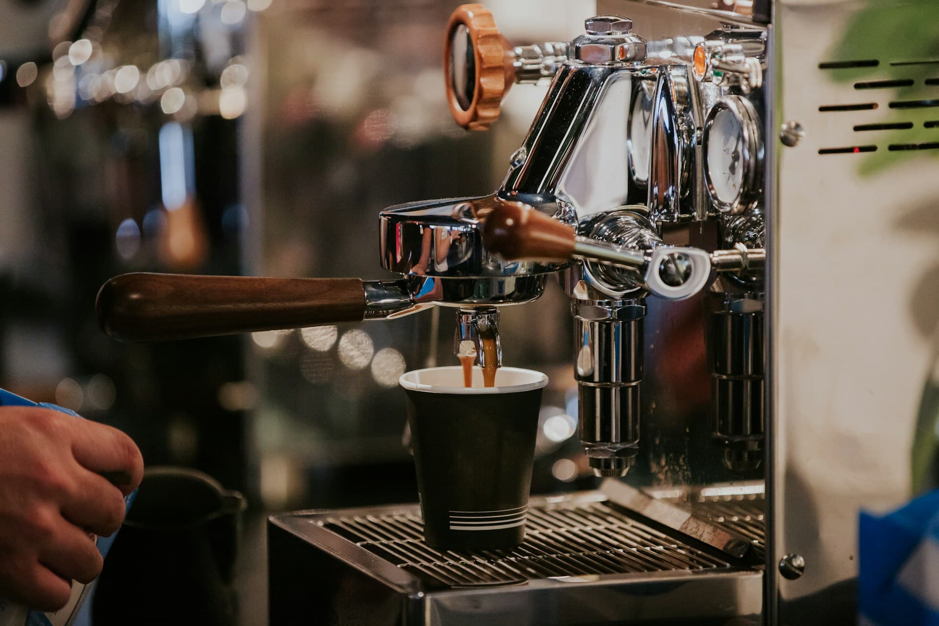 Giovanni's espresso machine pulling a fresh shot